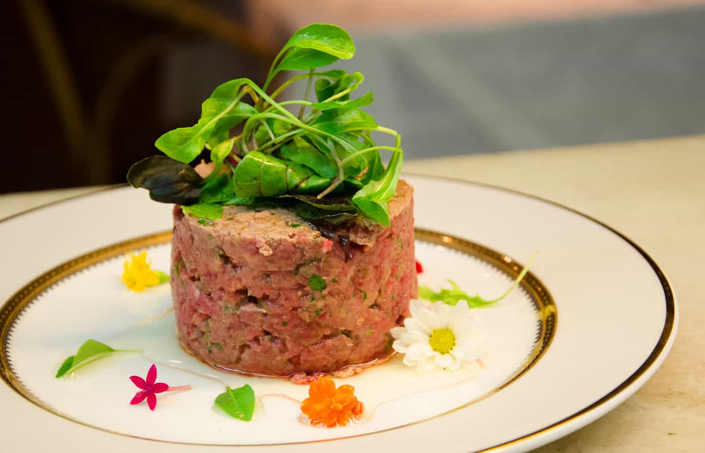 Aleixo - 005 - Steak Tartar Trufado com Mini Brotos