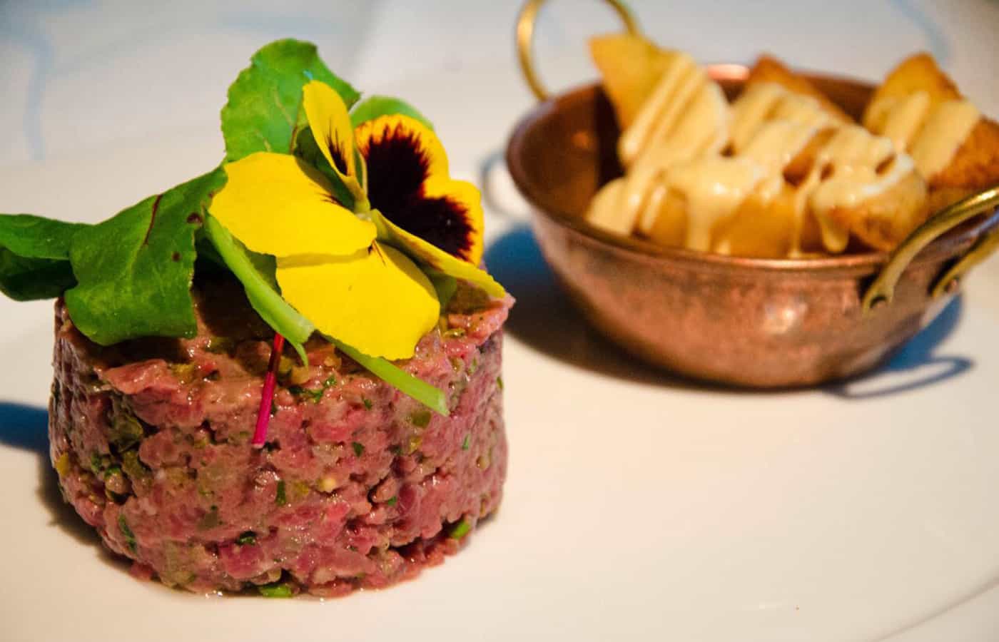 Aleixo - 018 - Steak Tartar com Batatas Rústicas