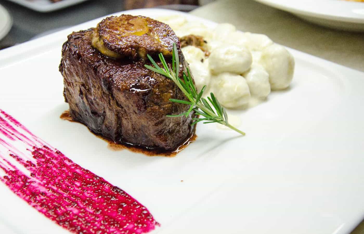 Aleixo - 020 - Tornedor com Foie Gras , Molho de Vinho do Porto e Gnocchi de Batata Doce Tartufado