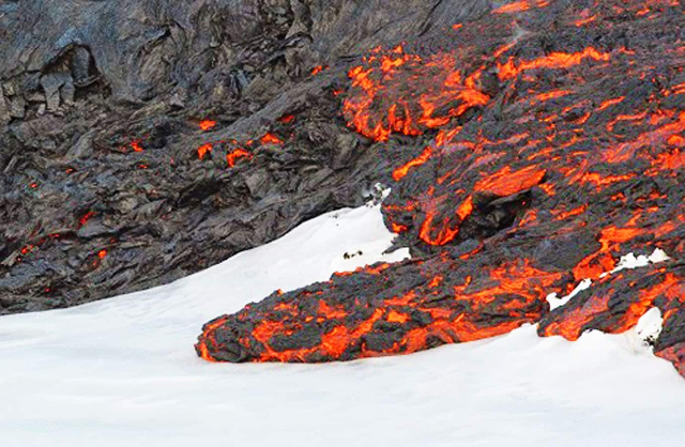 ping_pong_013_lava_na_neve