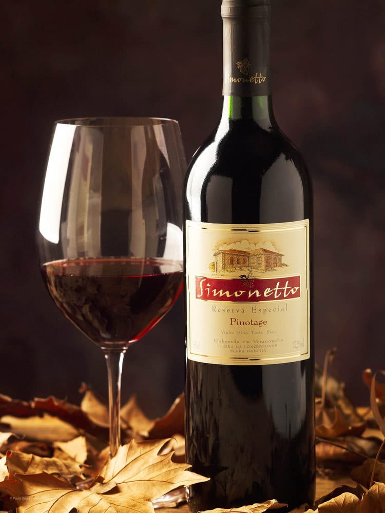 Brazucas de Garagem - 001 - Simonetto Pinotage Reserva 2005 - © Foto de Ricardo de Vicq