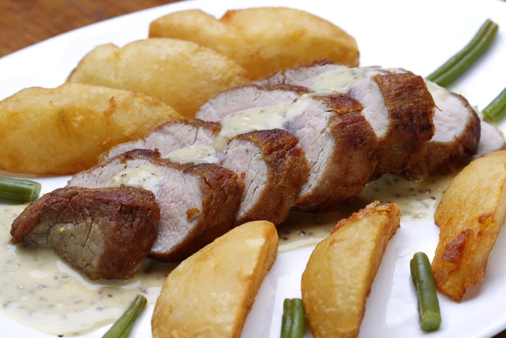 Filé Mignon de Porco com Molho de Mostarda e Batatas à Meunière