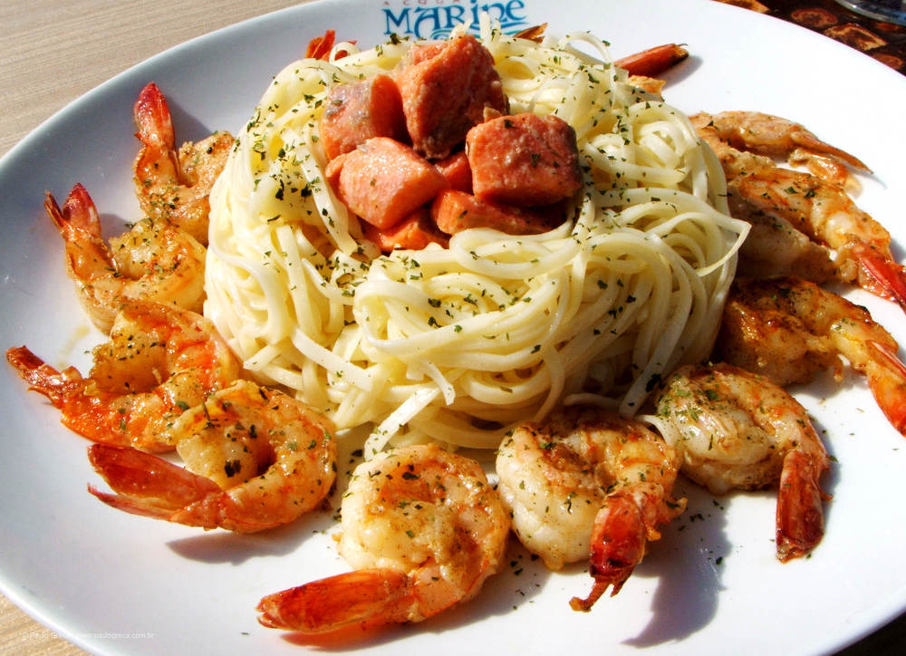 Ninho de Linguine ao Gamberi Salmonado