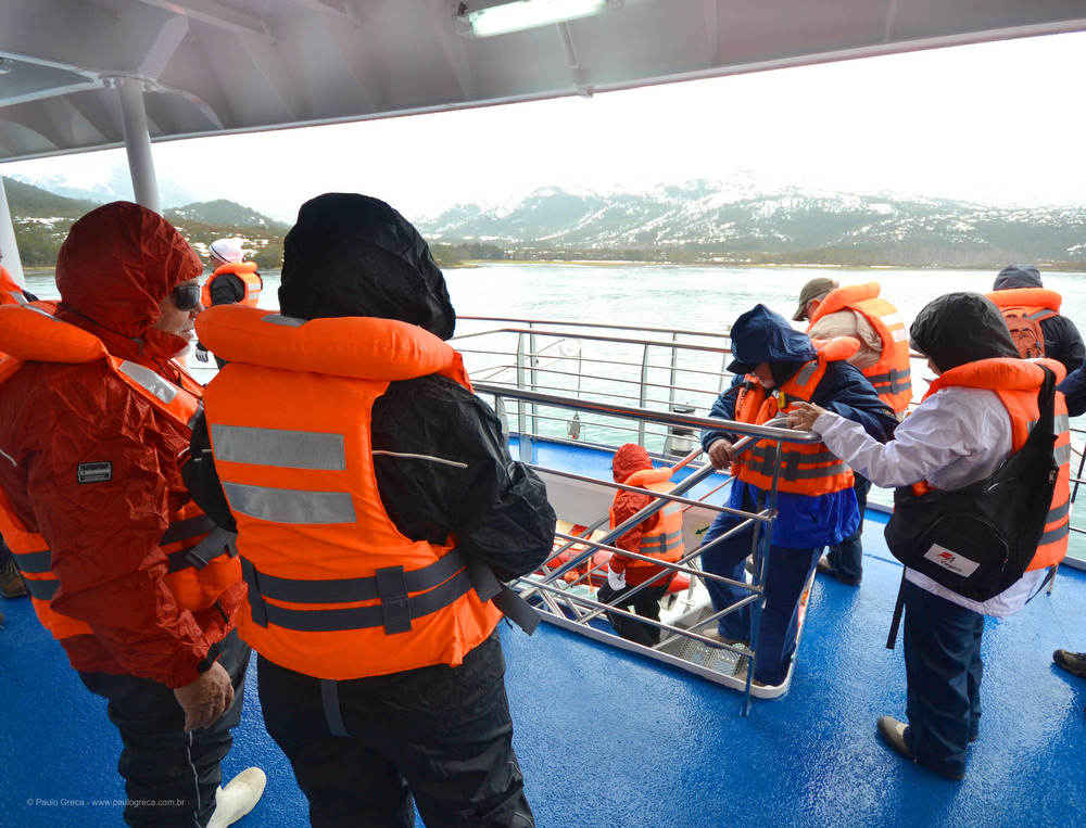 Treinamento de evacuação do navio