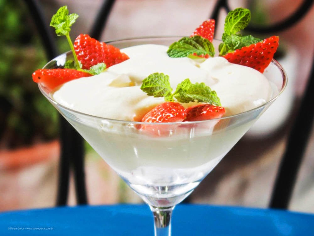 Creme de Queijo com Mascarpone e Morangos