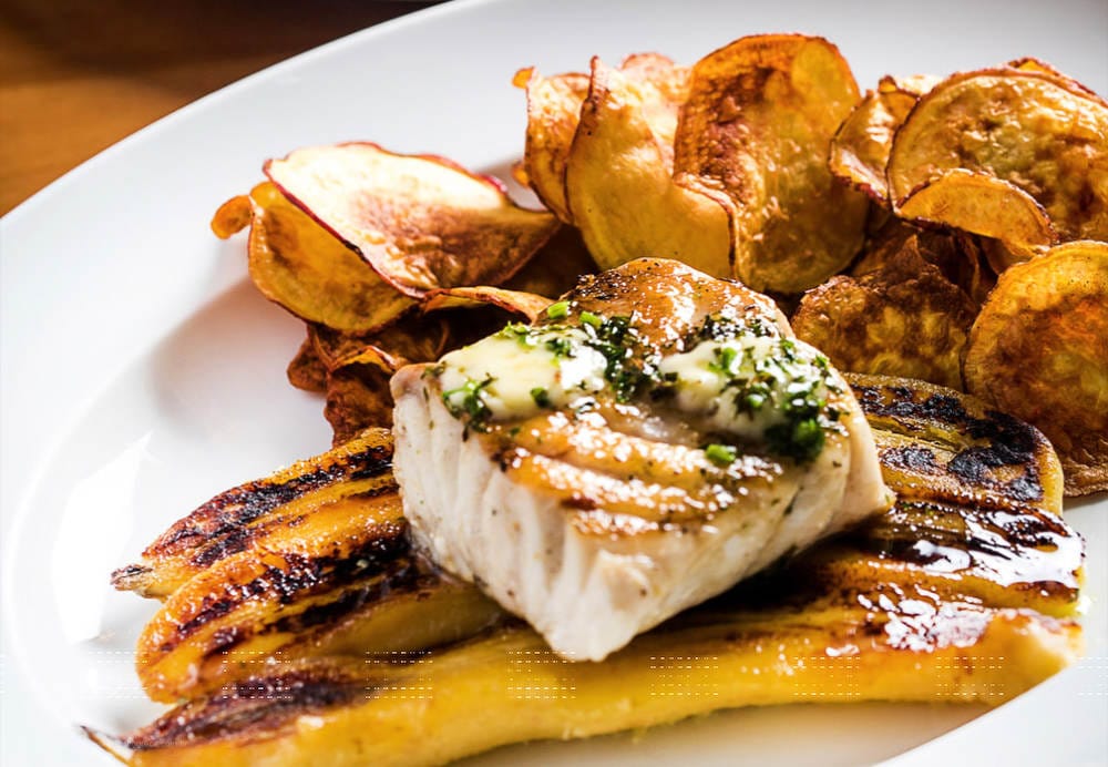 Camelo – Ipanema - Filé de Namorado com Banana Assada, Manteiga de Ervas e Chips de Batata Doce