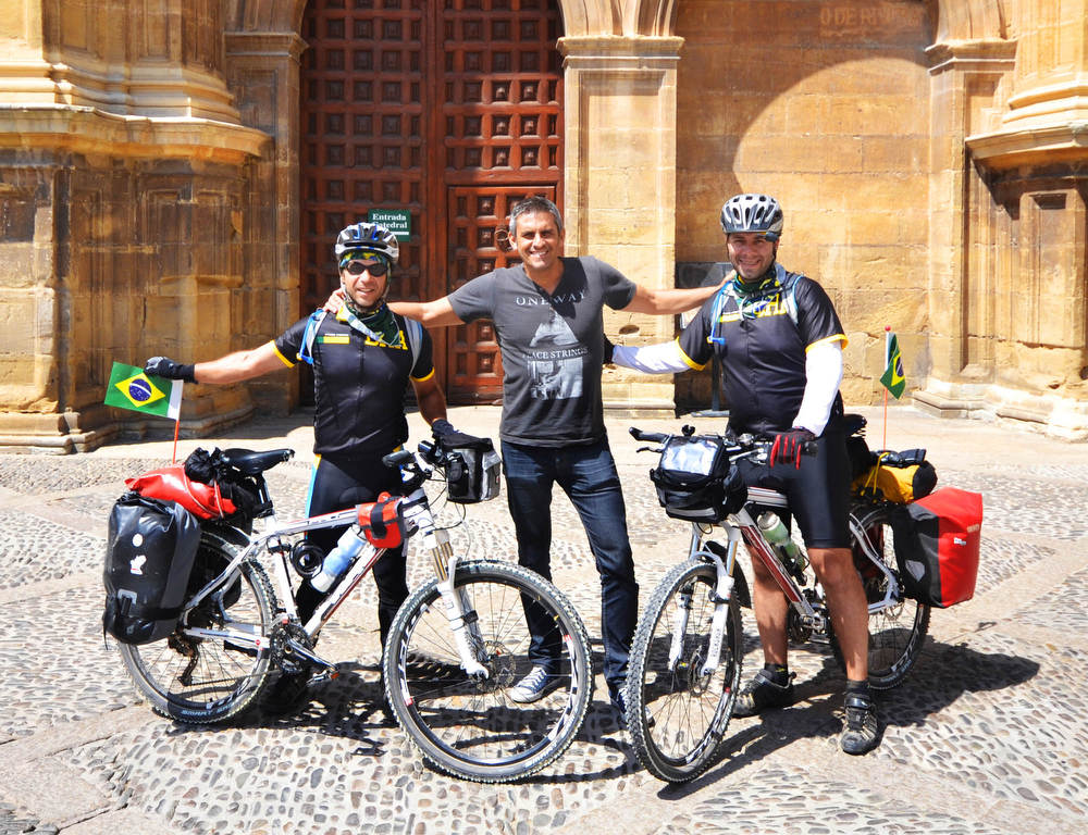 Ciclistas brasileiros percorrem o Caminho de Santiago
