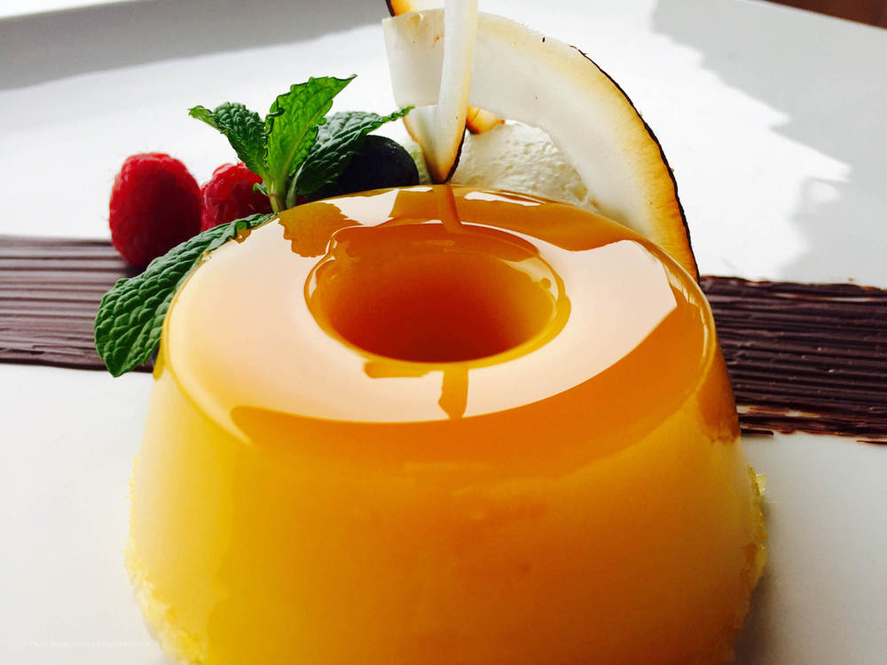 Quindim com Creme de Cachaça e Baunilha