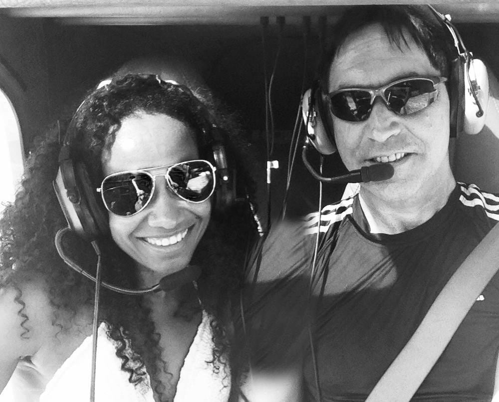 Os canadenses Peter e Barbara Kalinka desfrutam da categoria dele como piloto privado, homologado pela FAA e voam ao redor do mundo