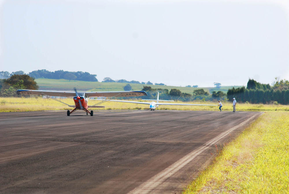 Reboque em pista de asfalto