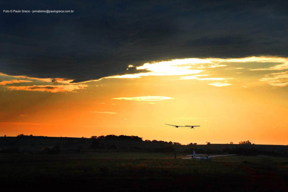 Decolagem ao Por do Sol